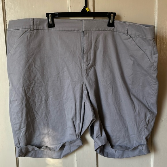 NWT Lane Bryant Grey Bermuda Short size 28 - Picture 1 of 5